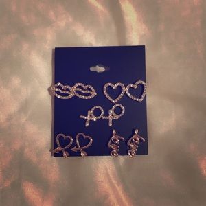 Heart earrings! XO, lips, heart and love ❤️